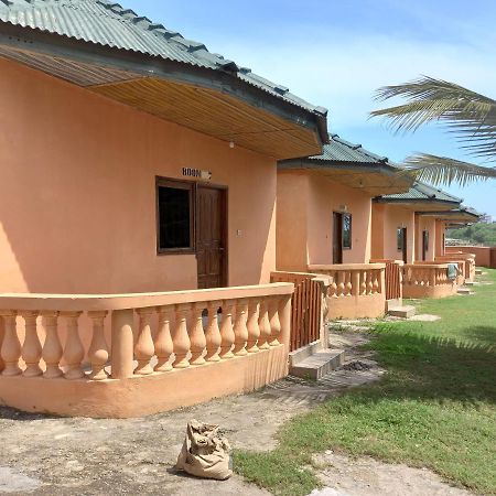 Comfort Beach Resort Biriwa Esterno foto