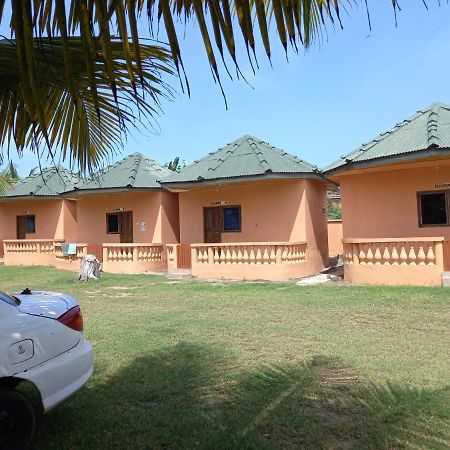 Comfort Beach Resort Biriwa Esterno foto