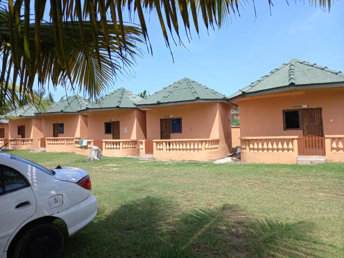 Comfort Beach Resort Biriwa Esterno foto
