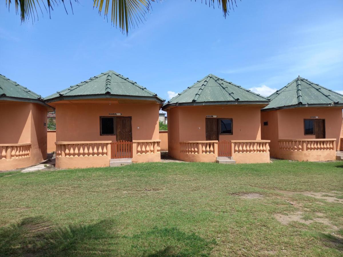 Comfort Beach Resort Biriwa Esterno foto
