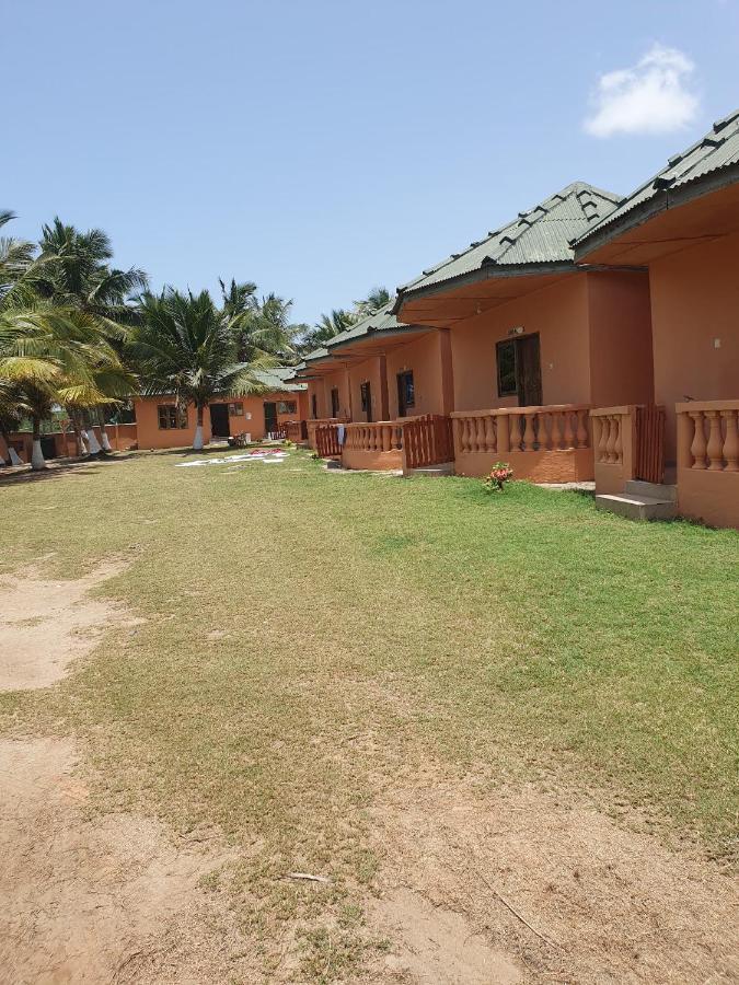 Comfort Beach Resort Biriwa Esterno foto