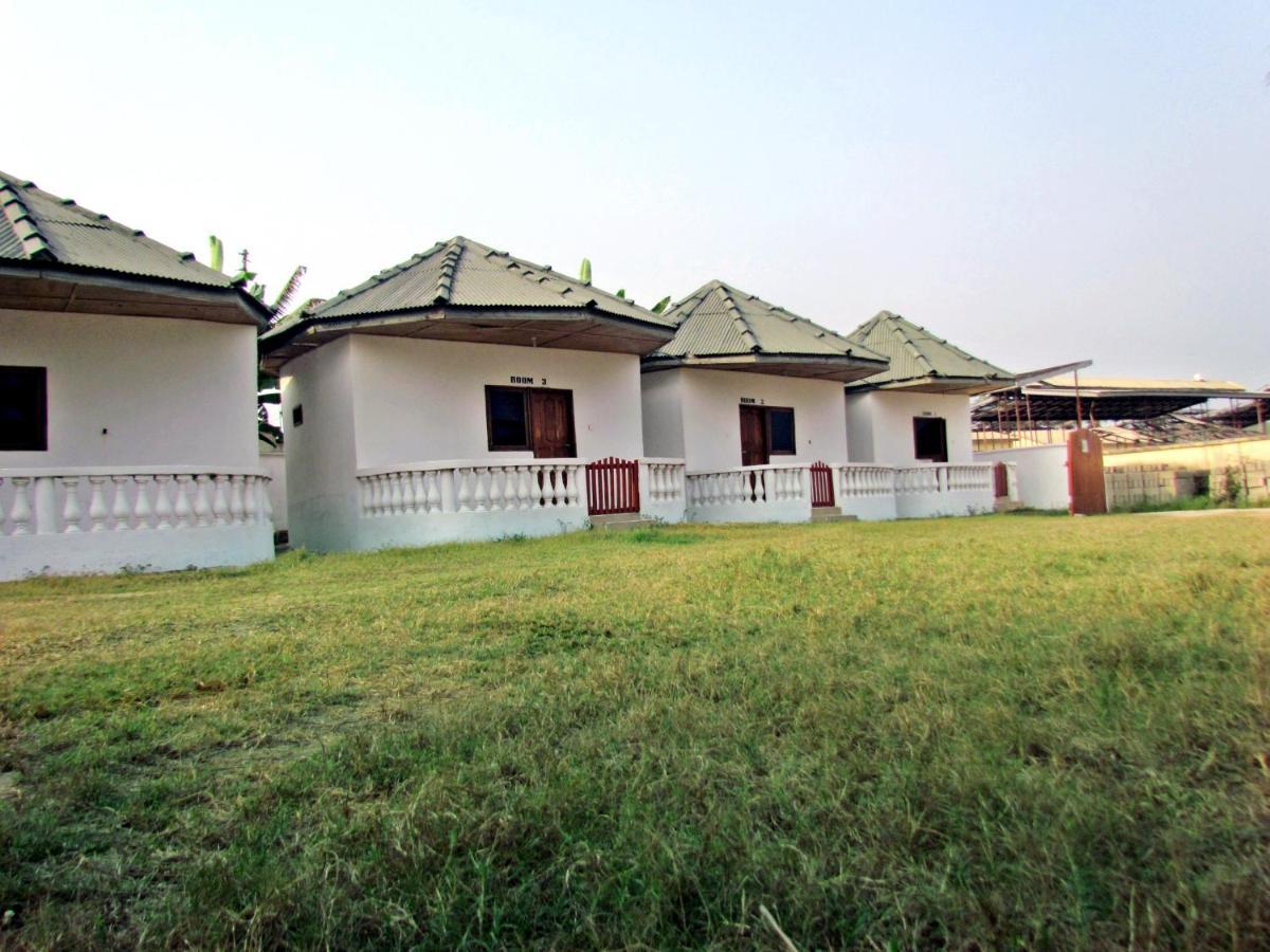 Comfort Beach Resort Biriwa Esterno foto