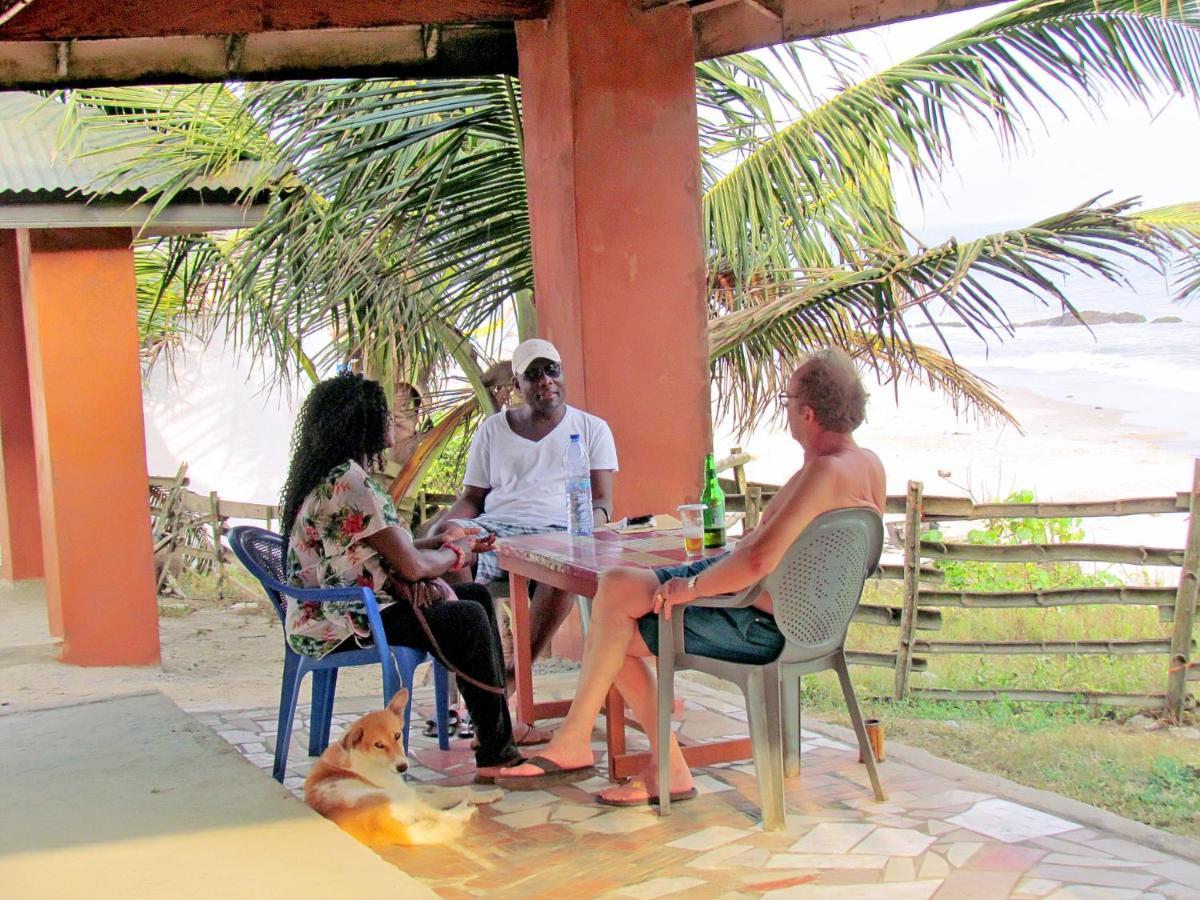 Comfort Beach Resort Biriwa Esterno foto