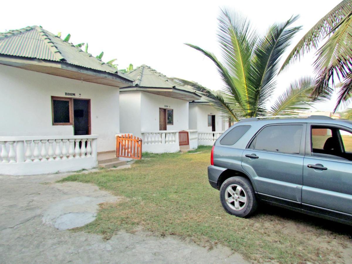 Comfort Beach Resort Biriwa Esterno foto