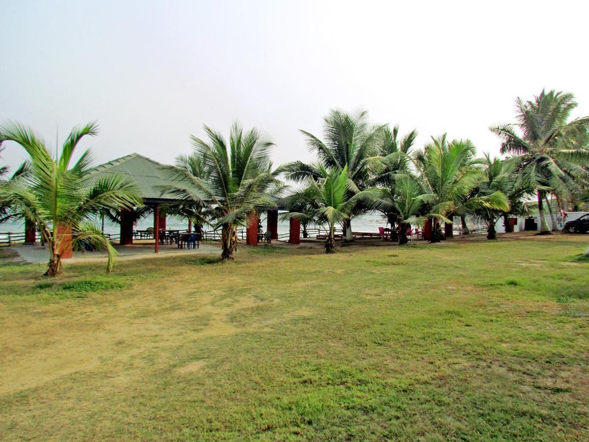 Comfort Beach Resort Biriwa Esterno foto