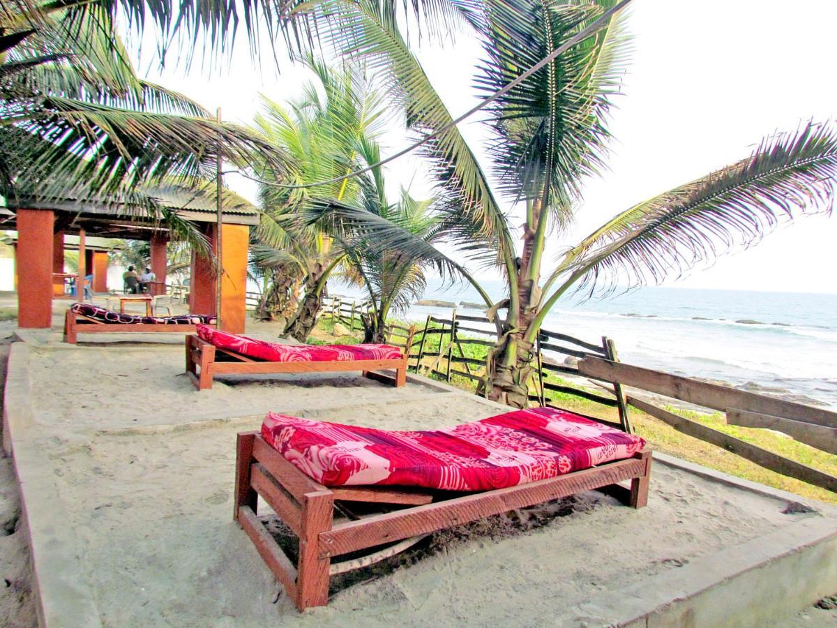 Comfort Beach Resort Biriwa Esterno foto